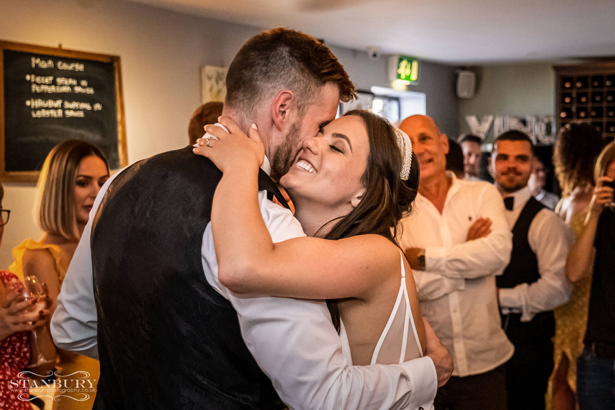 bride-groom-first-dance-stanbury-photography