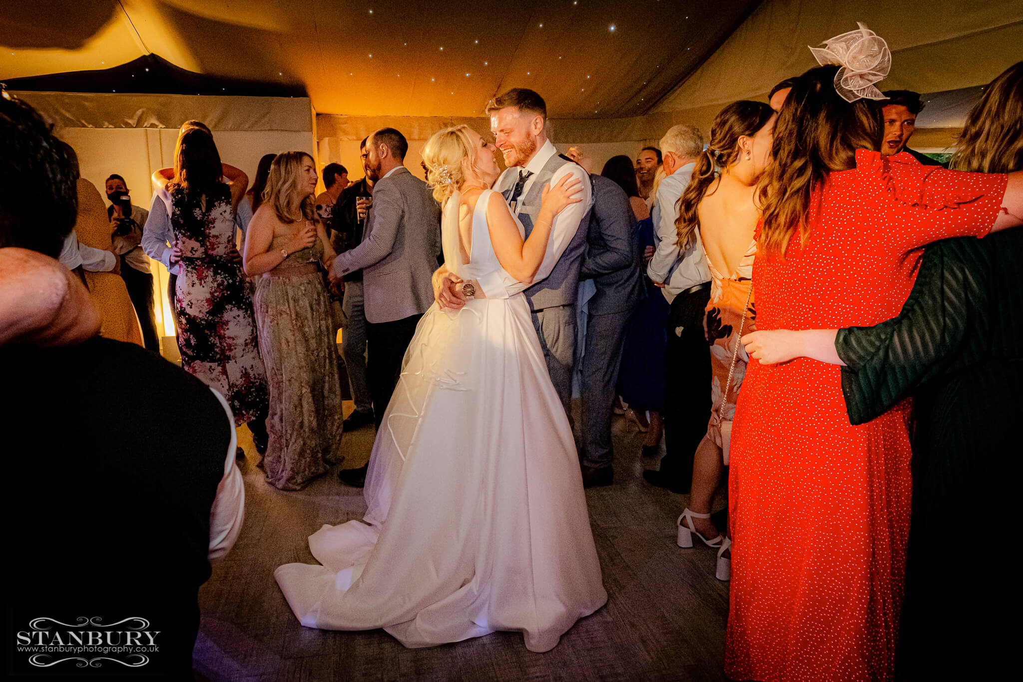 wedding-first-dance-stanbury-photography